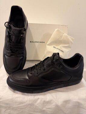 Balenciaga Men’s Black Leather Low-Top Sneakers